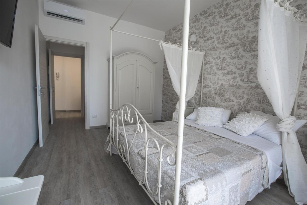 Bed and breakfast Lilly Chic Monza Extérieur photo